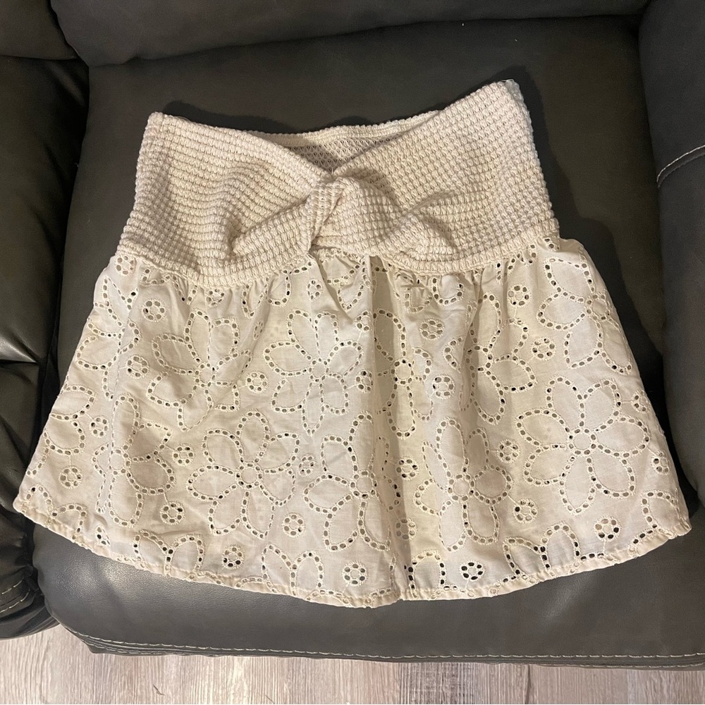 Cream knit top with flower design